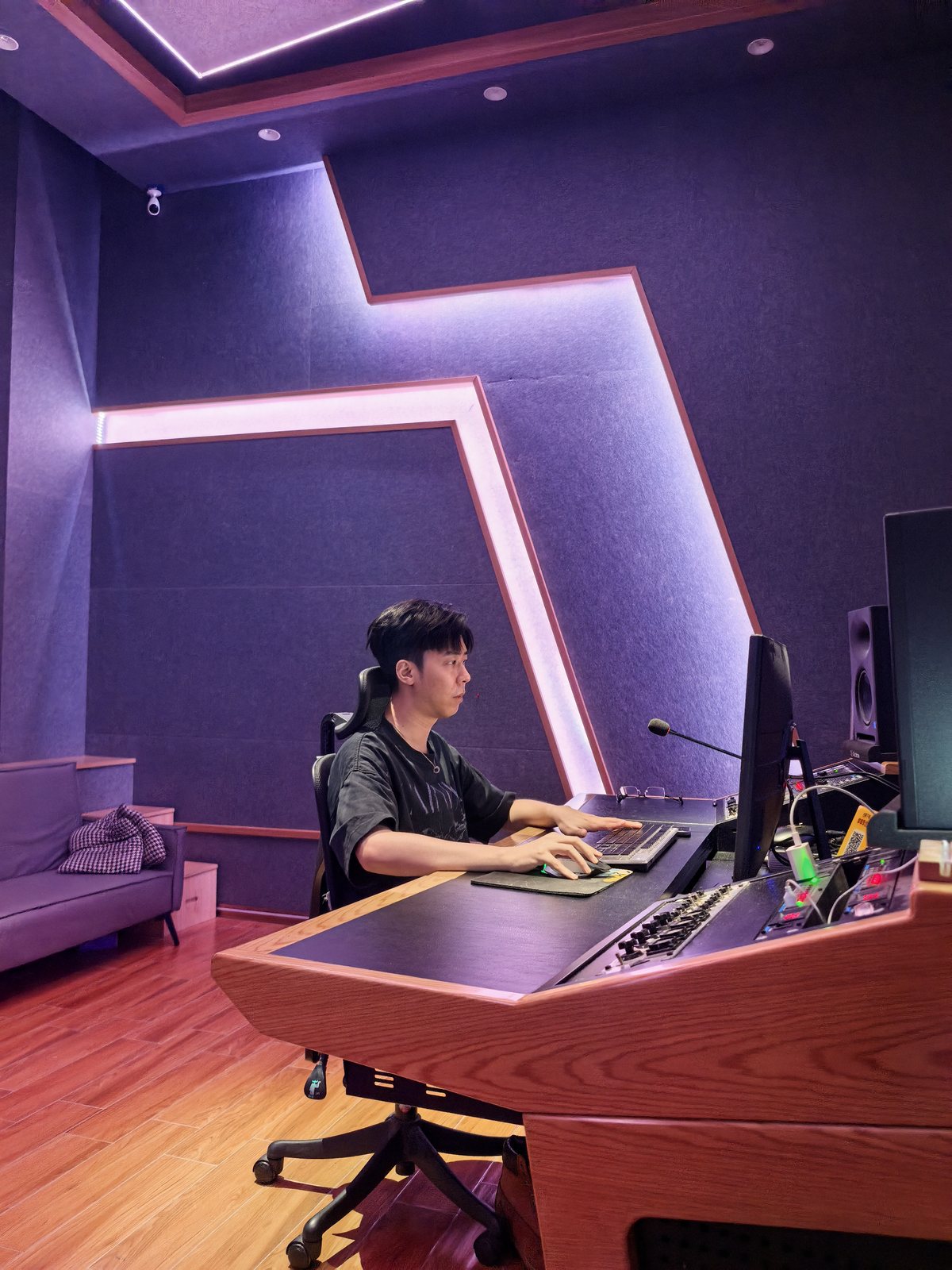 录音棚控制台工作环境