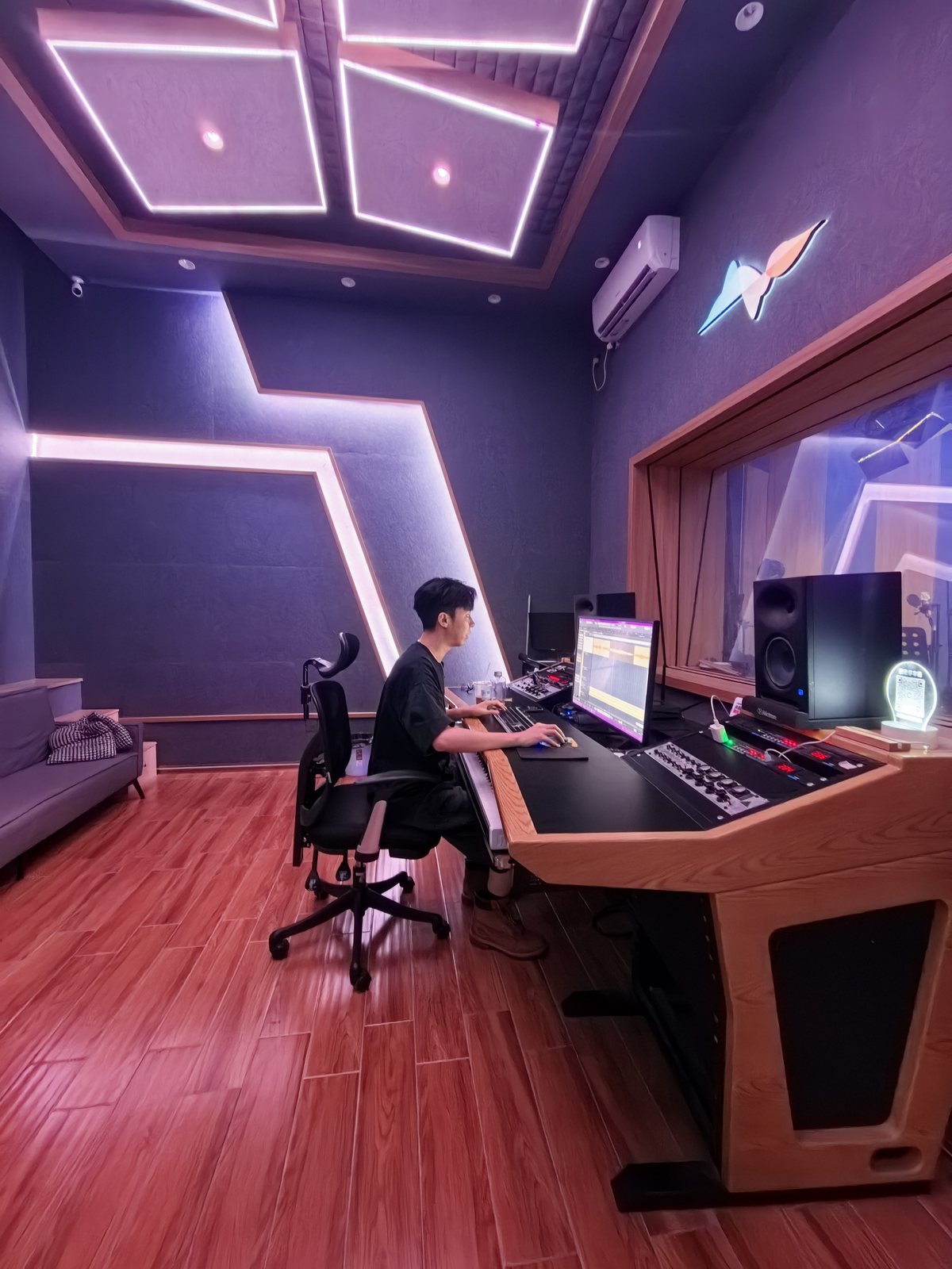 录音棚控制室环境