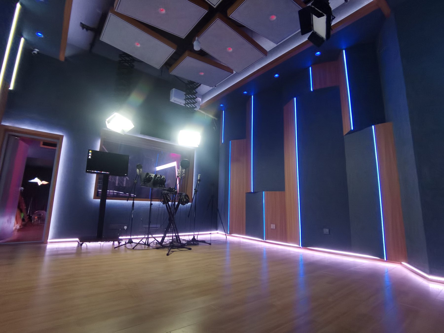 录音区设备与灯光